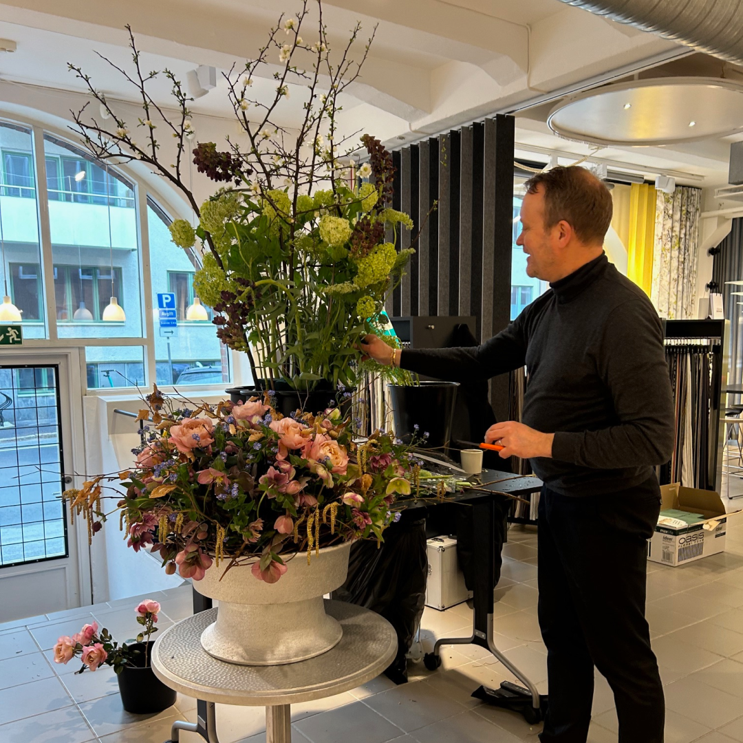 Claes Carlsson, slottsmästare och hovflorist, på besök i Studio L6